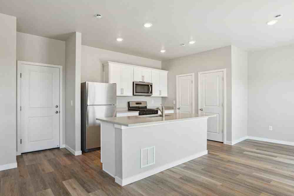 7332 Crystal Ave - Photo 7 of 22