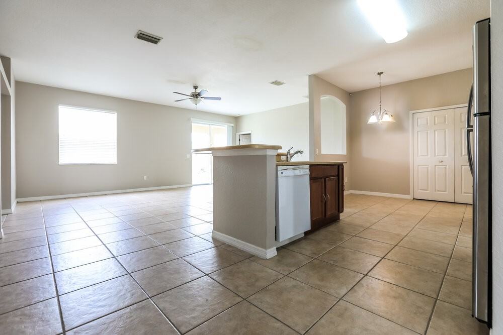 15385 Lakeland Cir - Photo 4 of 16