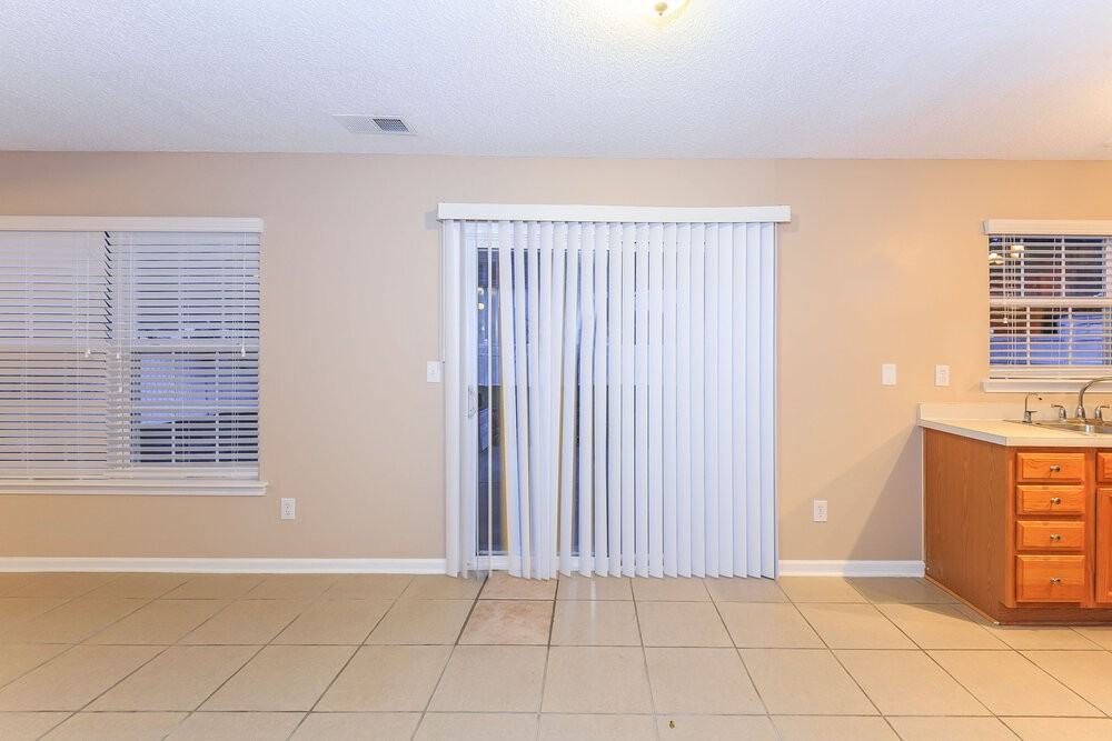 15239 Pangborn Pl - Photo 4 of 16