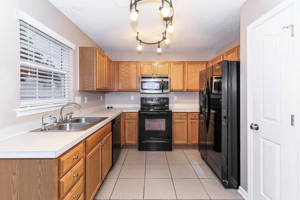 15239 Pangborn Pl - Photo 5 of 16