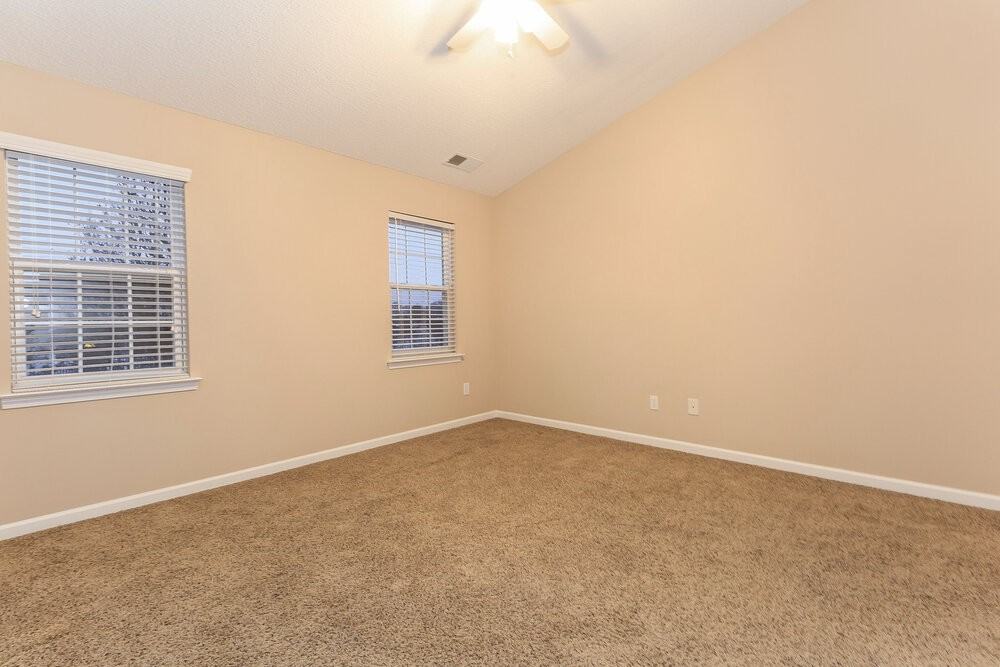 15239 Pangborn Pl - Photo 6 of 16