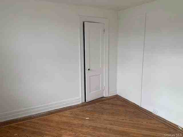 1181 Sackett Ave - Photo 3 of 5
