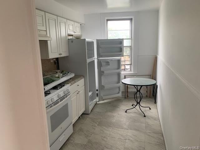 1181 Sackett Ave - Photo 4 of 5