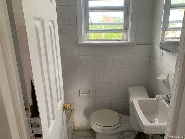 1181 Sackett Ave - Photo 5 of 5