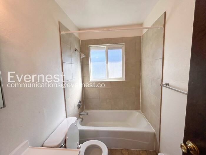 1075 Magnolia St #3 - Photo 5 of 19