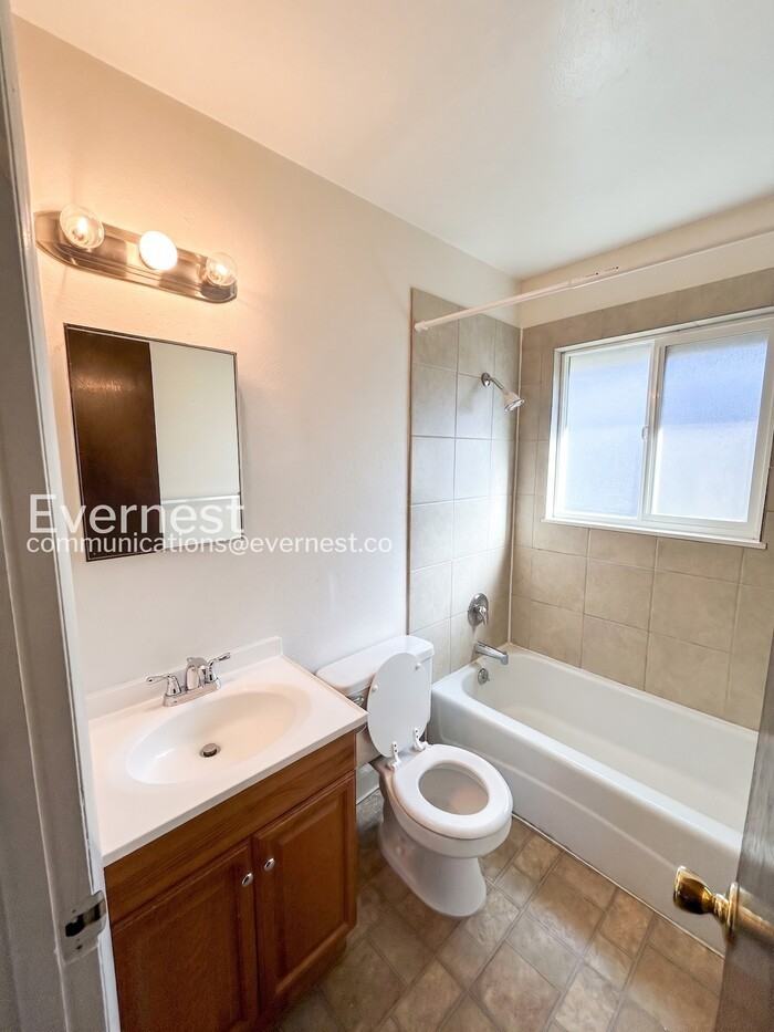 1075 Magnolia St #3 - Photo 6 of 19