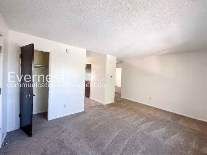 1075 Magnolia St #3 - Photo 4 of 19