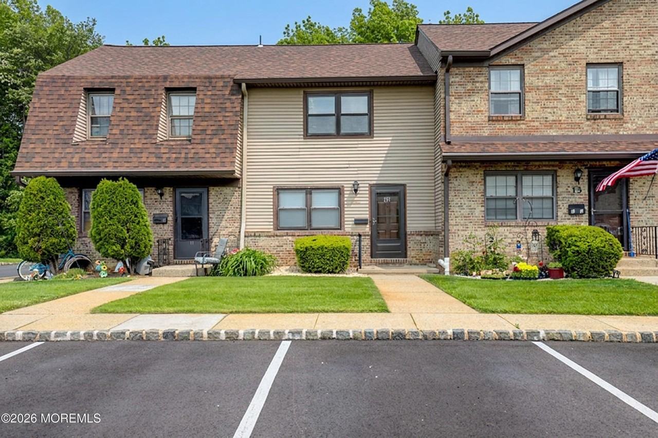 12 Village Green Way - Photo 2 of 24