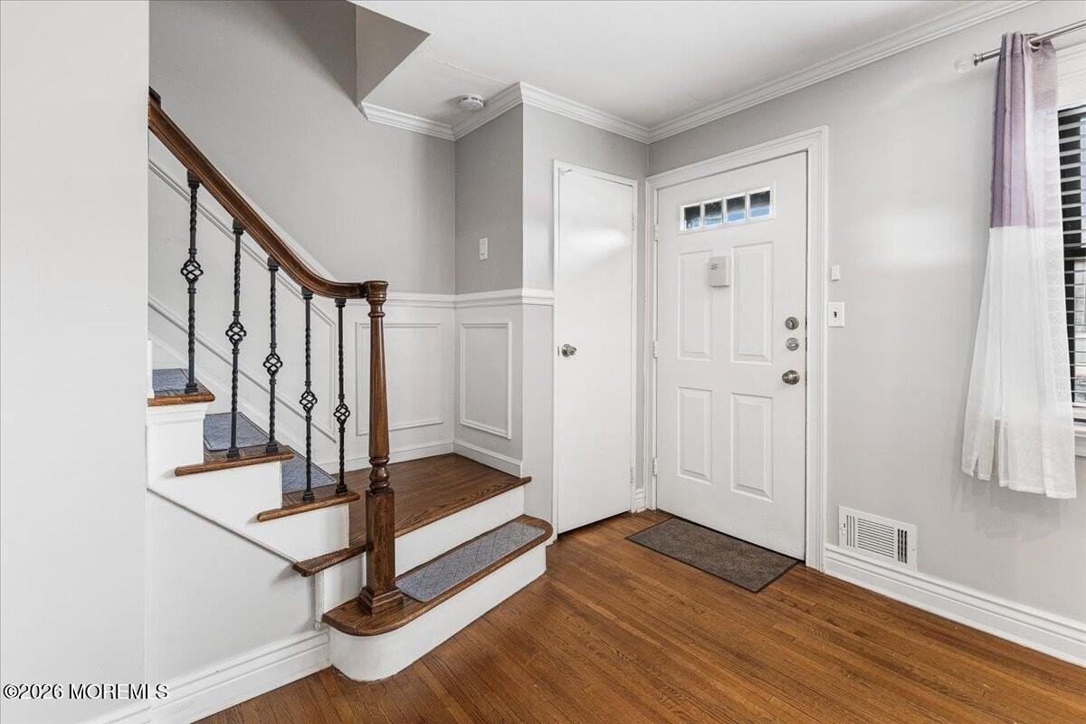 12 Village Green Way - Photo 3 of 24
