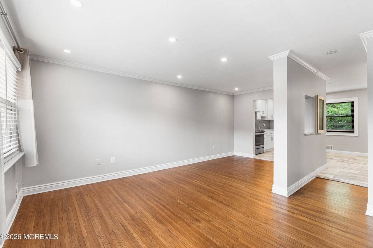 12 Village Green Way - Photo 4 of 24
