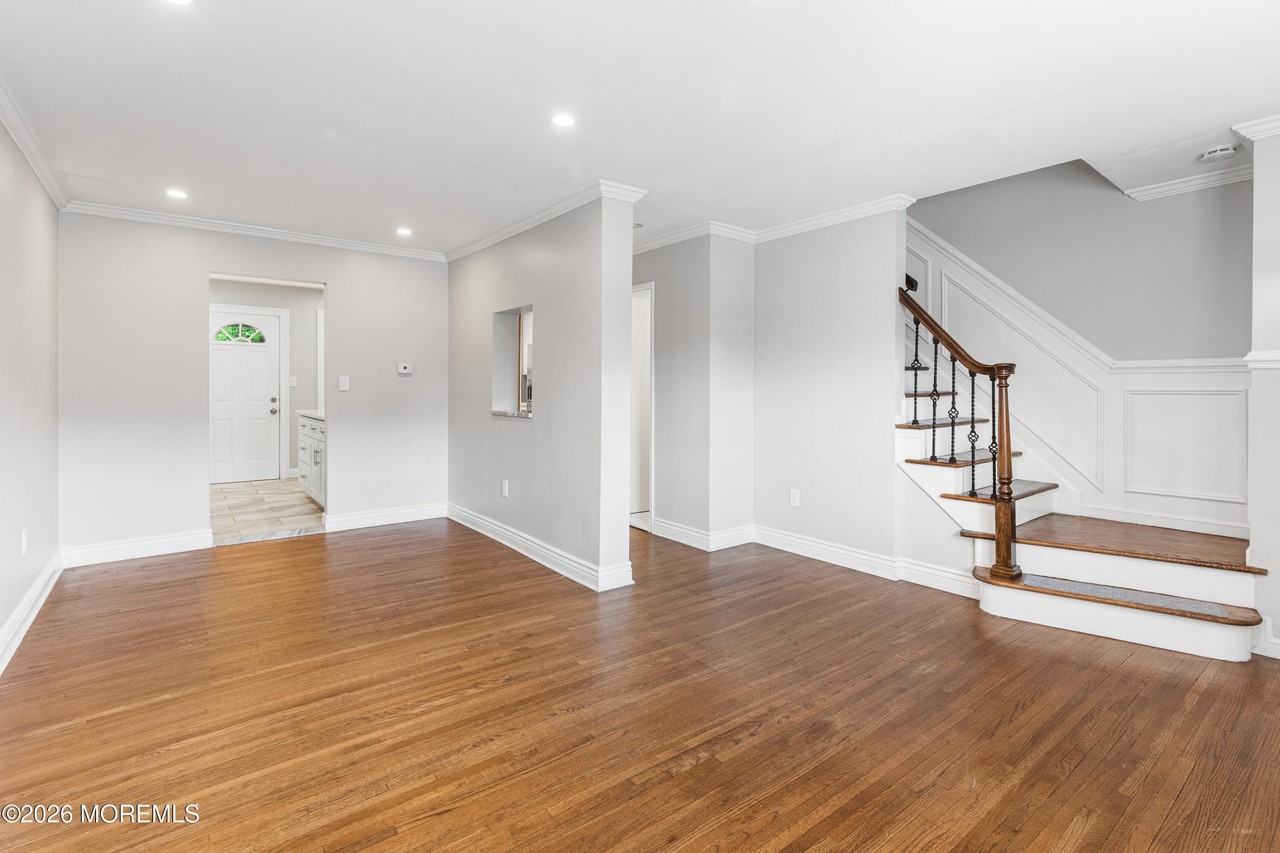 12 Village Green Way - Photo 5 of 24