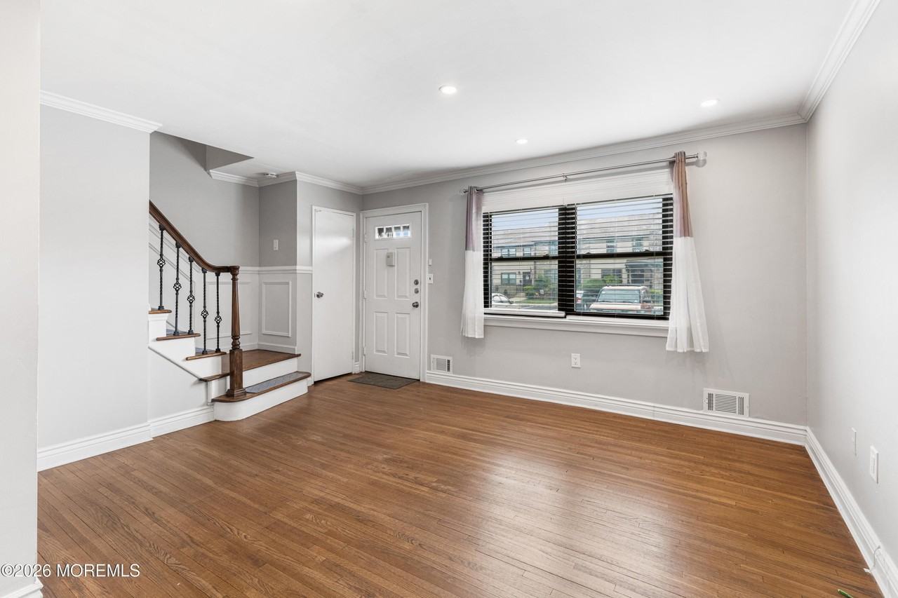 12 Village Green Way - Photo 6 of 24