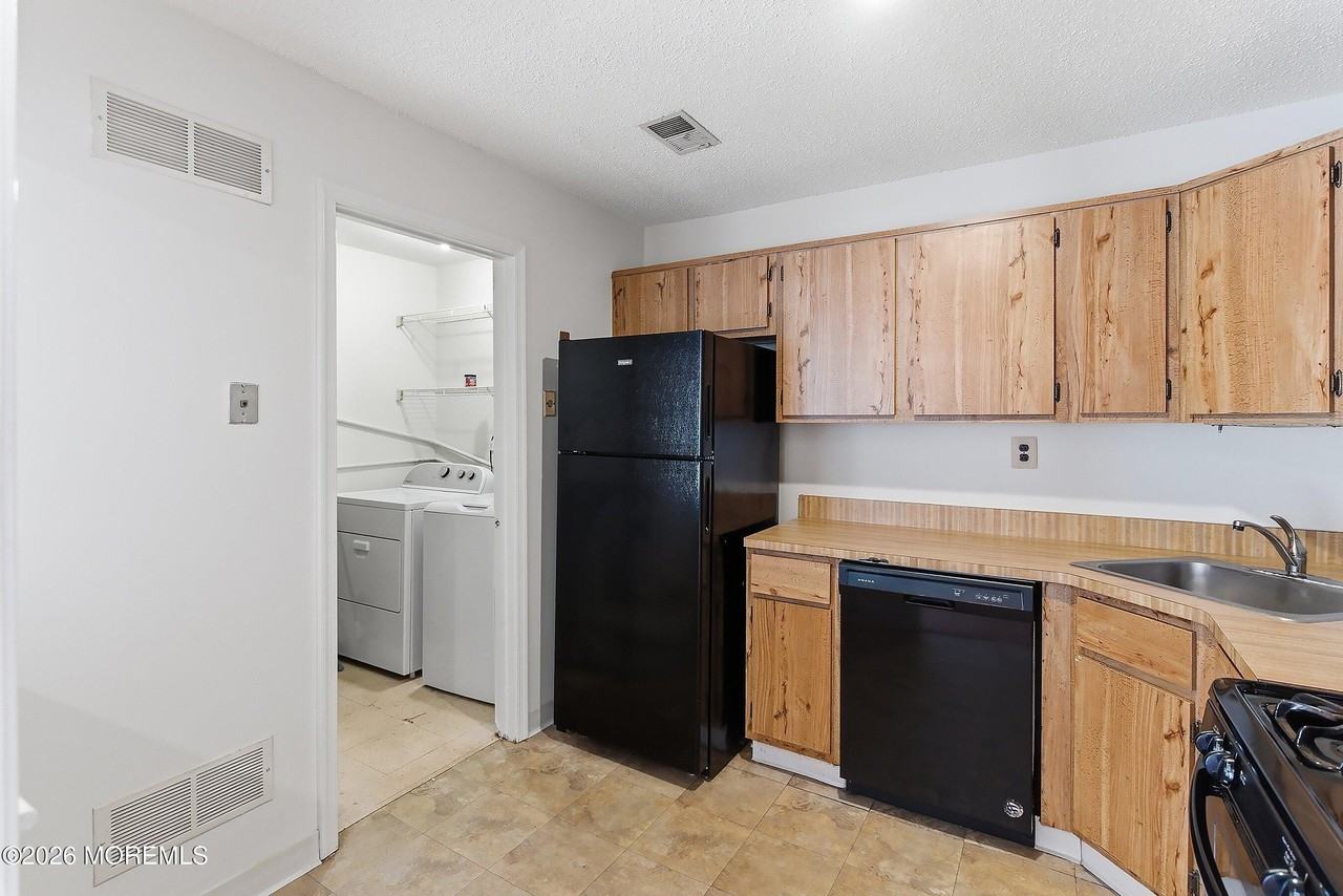 58 Frontier Way - Photo 3 of 27