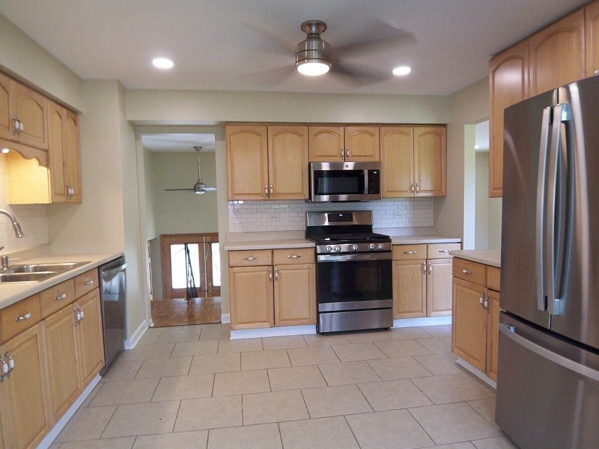 3835 Winston Dr - Photo 5 of 27