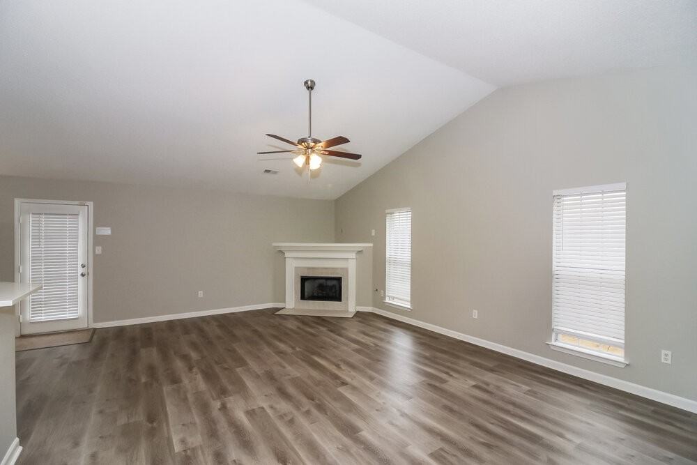 1910 Cresent Ln - Photo 3 of 16