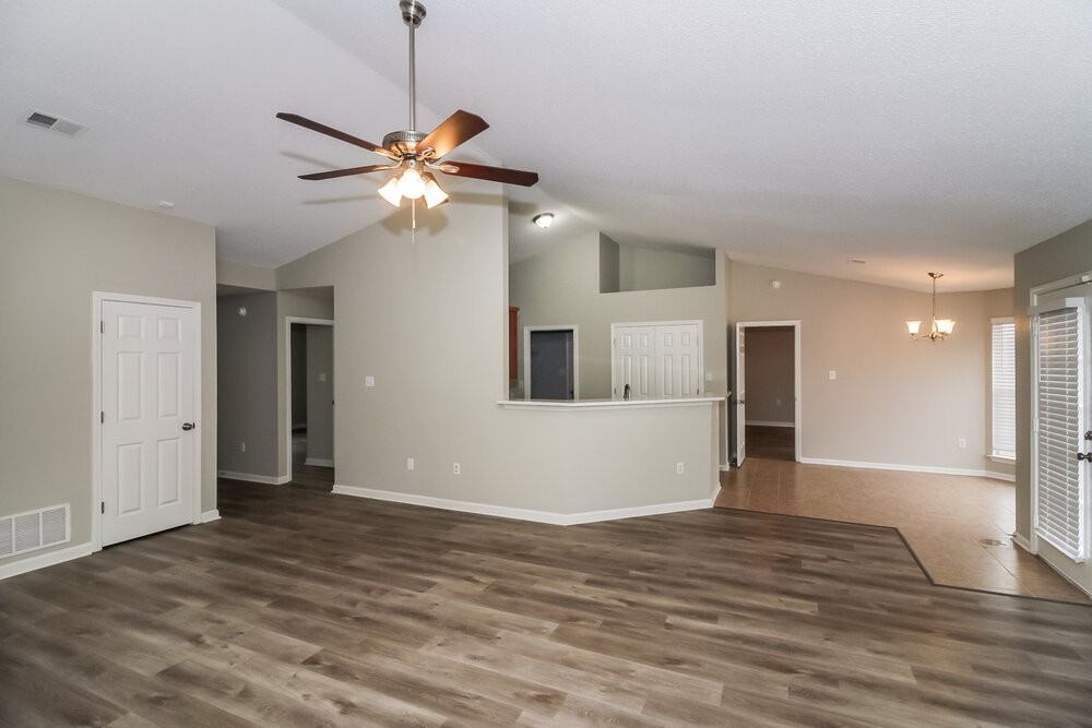 1910 Cresent Ln - Photo 4 of 16