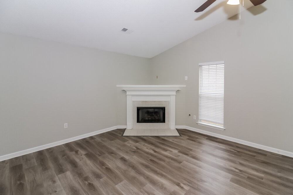 1910 Cresent Ln - Photo 5 of 16