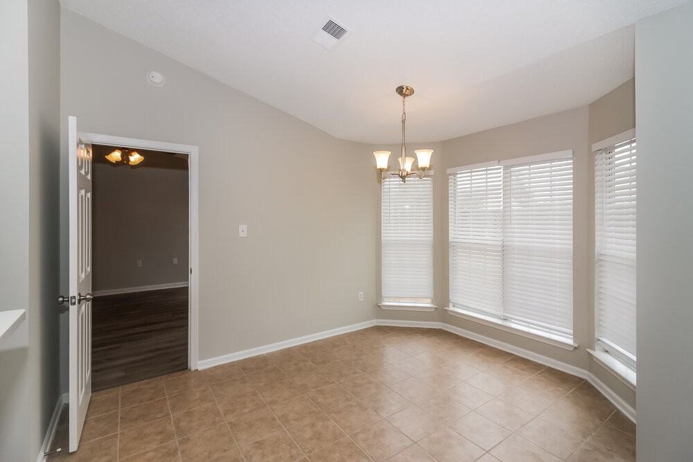 1910 Cresent Ln - Photo 6 of 16