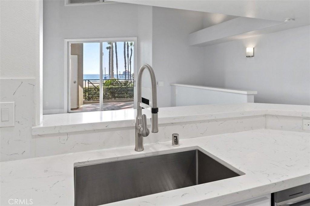 200 Pacific Coast Hwy #137 - Photo 4 of 43