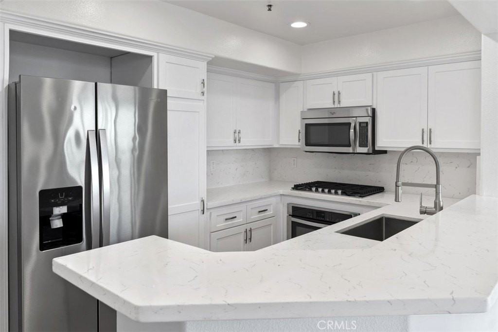 200 Pacific Coast Hwy #137 - Photo 6 of 43