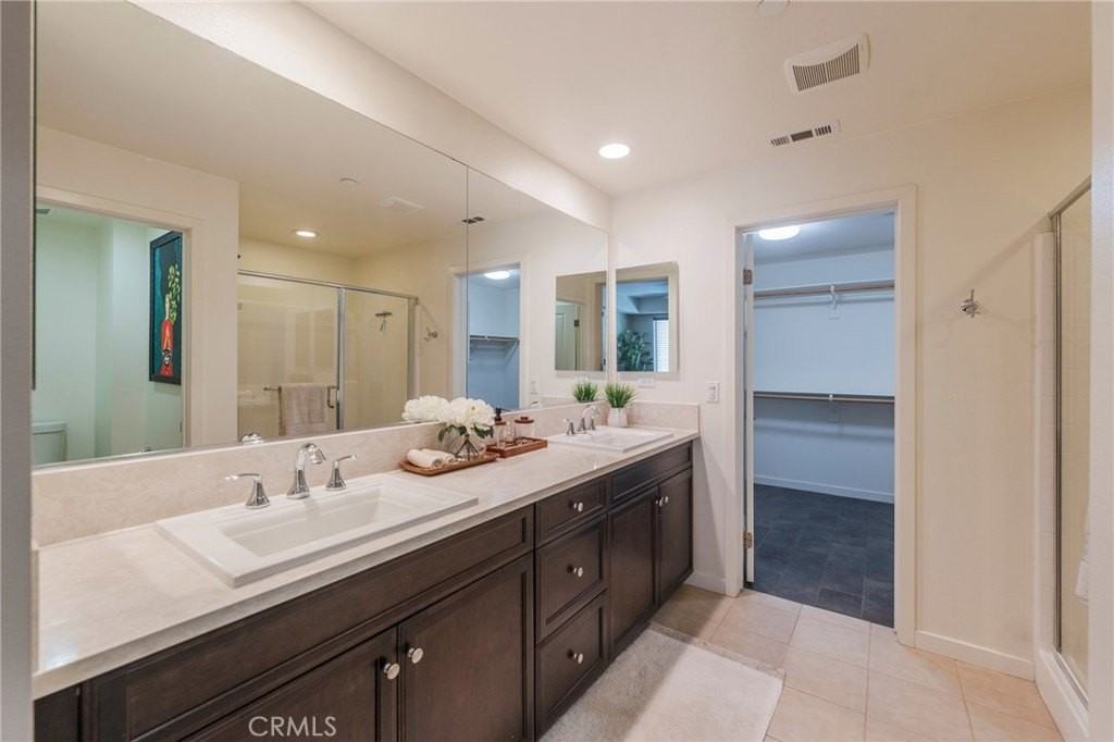 81 Waldorf - Photo 7 of 44