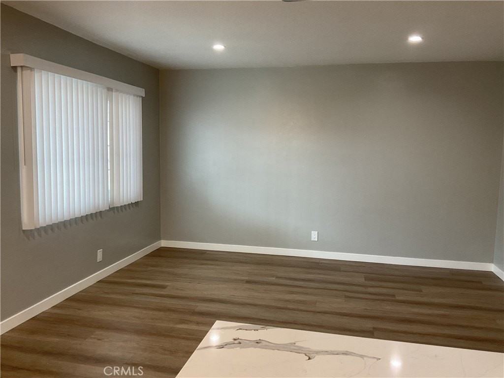 537 S 6th St #B - Photo 4 of 14