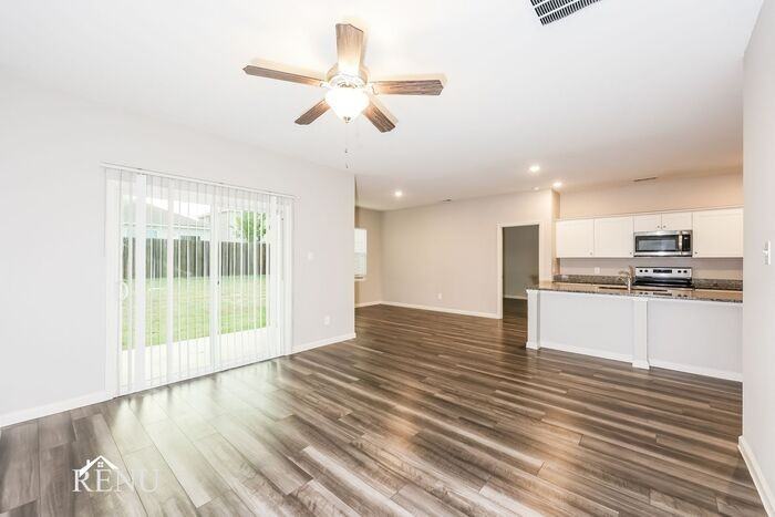 13324 Pine Dunes Dr - Photo 4 of 17