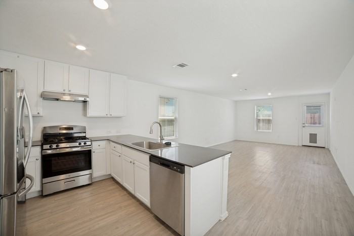7631 Parish Pl - Photo 6 of 13
