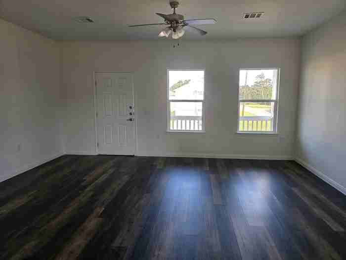 6303 White Oak Dr - Photo 4 of 18