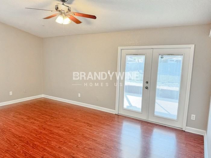 220 Bonnie Glen Ln - Photo 4 of 17