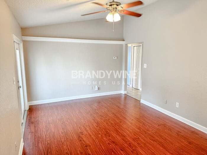 220 Bonnie Glen Ln - Photo 5 of 17