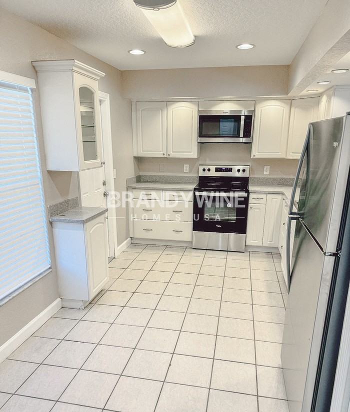 220 Bonnie Glen Ln - Photo 6 of 17