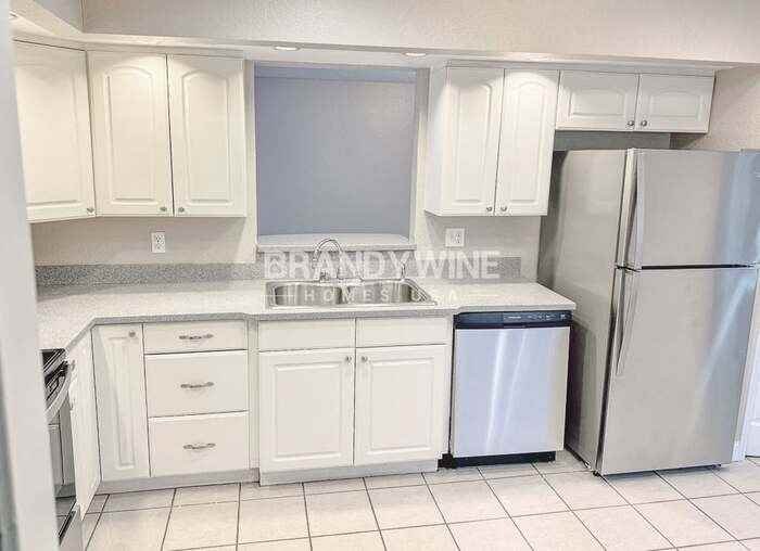 220 Bonnie Glen Ln - Photo 7 of 17
