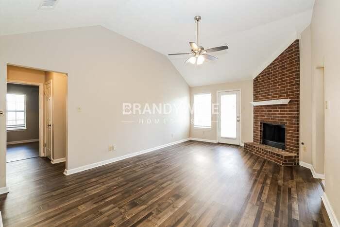 8077 Sandywood Ln - Photo 3 of 21