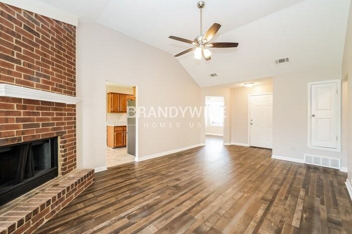 8077 Sandywood Ln - Photo 4 of 21