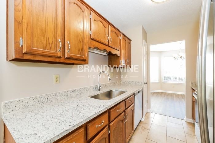8077 Sandywood Ln - Photo 7 of 21