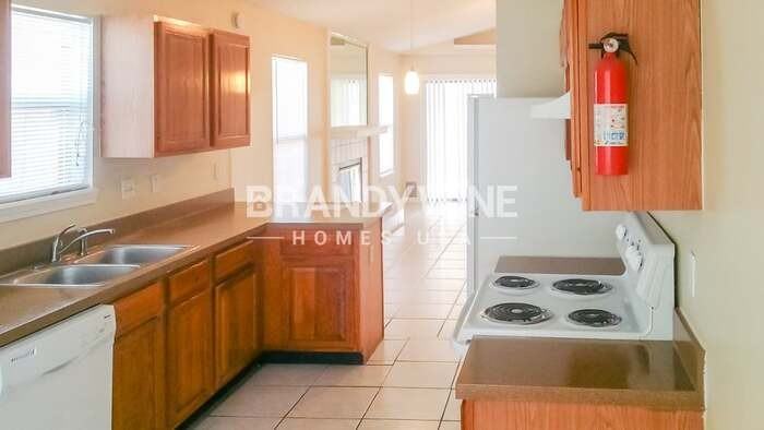 6933 Huntington Woods Cir W - Photo 6 of 17