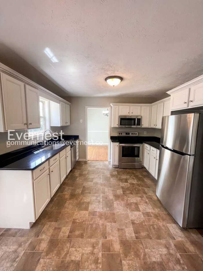 1504 Apache Way - Photo 3 of 35