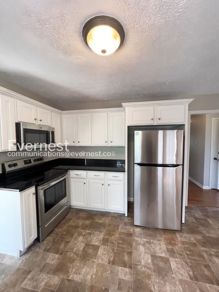 1504 Apache Way - Photo 5 of 35