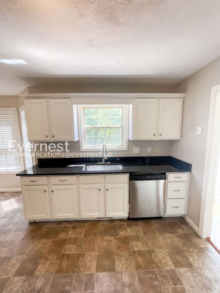1504 Apache Way - Photo 6 of 35