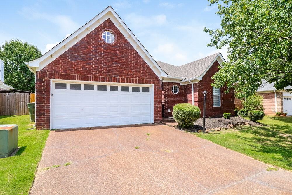 1123 Dove Hollow Cir W - Photo 2 of 16