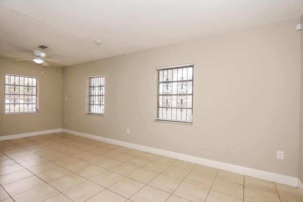 15420 Nw 27th Pl - Photo 5 of 25