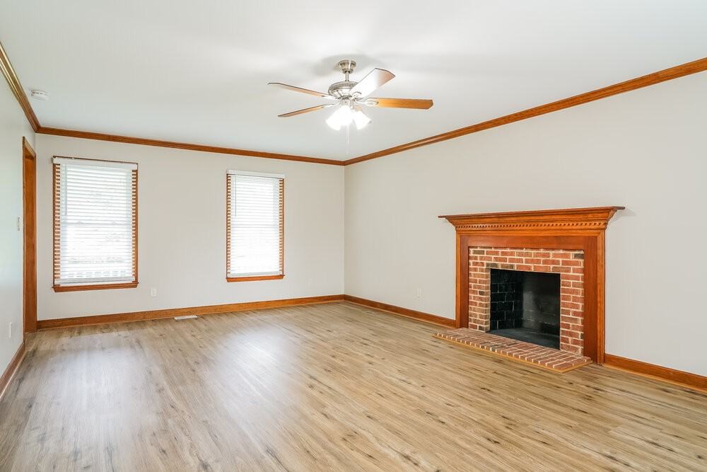 1113 Buttercup Ln - Photo 4 of 17