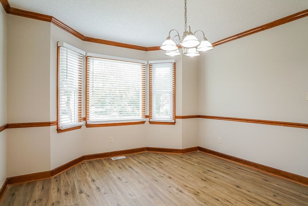 1113 Buttercup Ln - Photo 5 of 17
