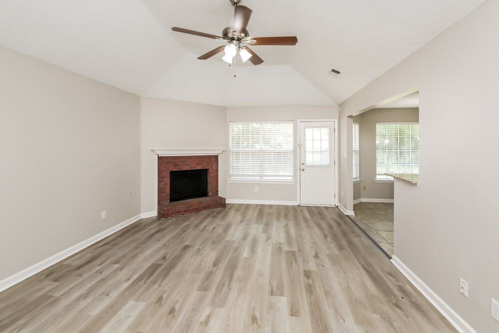 956 Jessica Lauren Cv - Photo 5 of 16
