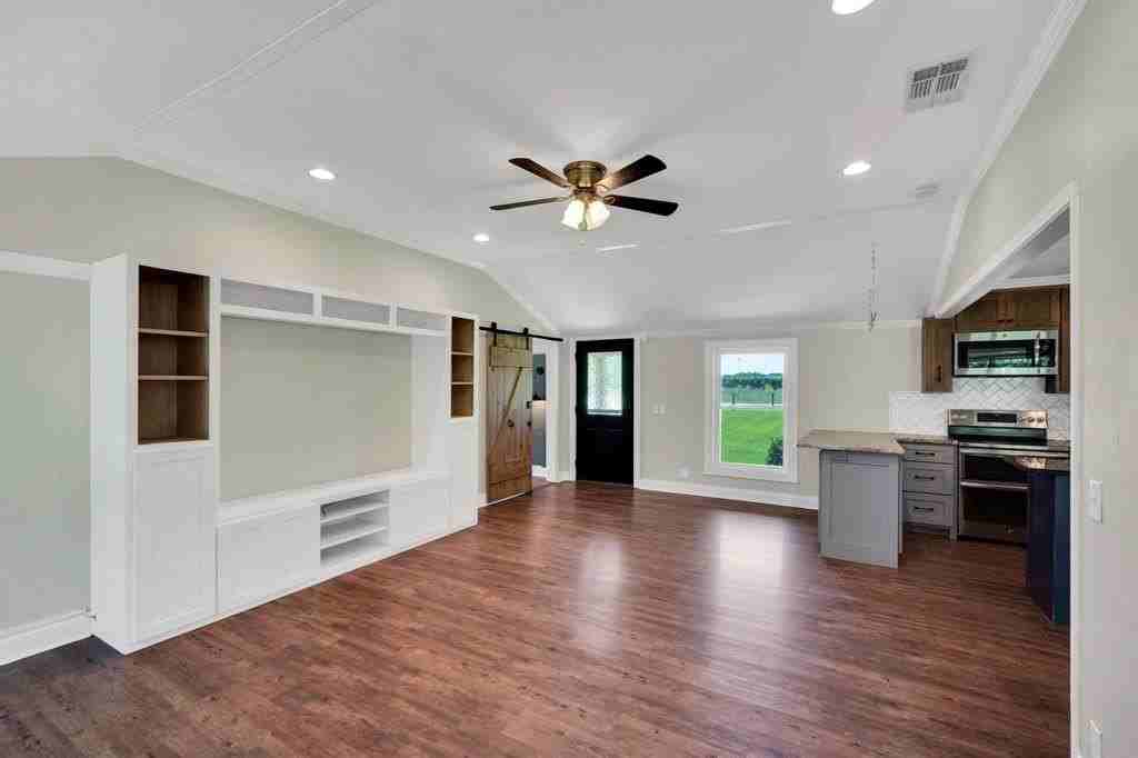 5425 County Road 319 - Photo 4 of 15