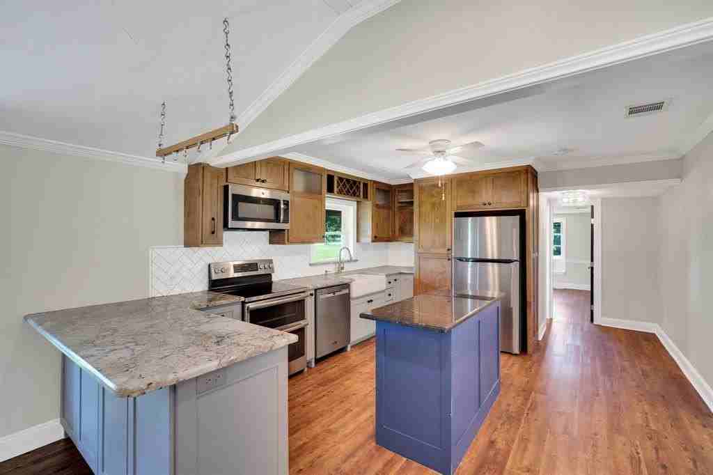 5425 County Road 319 - Photo 5 of 15