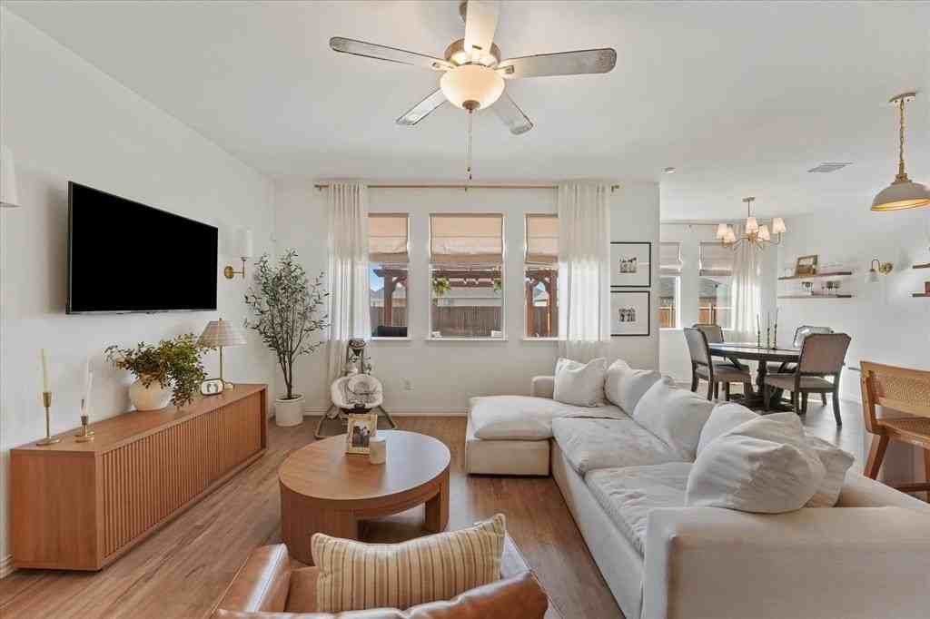 5028 Waterway Dr - Photo 6 of 40