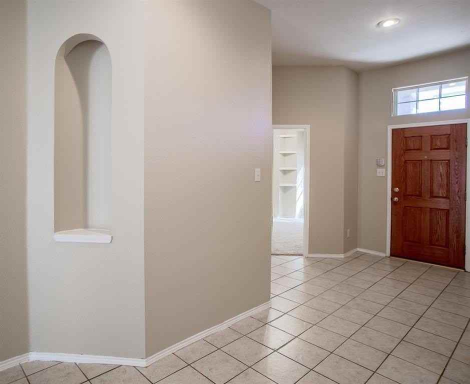 6823 Woodcrest Ln - Photo 4 of 17