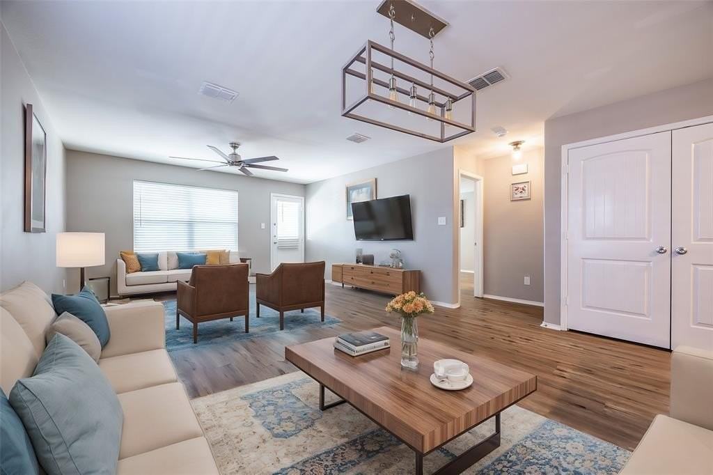 5661 Mcclelland St - Photo 4 of 28
